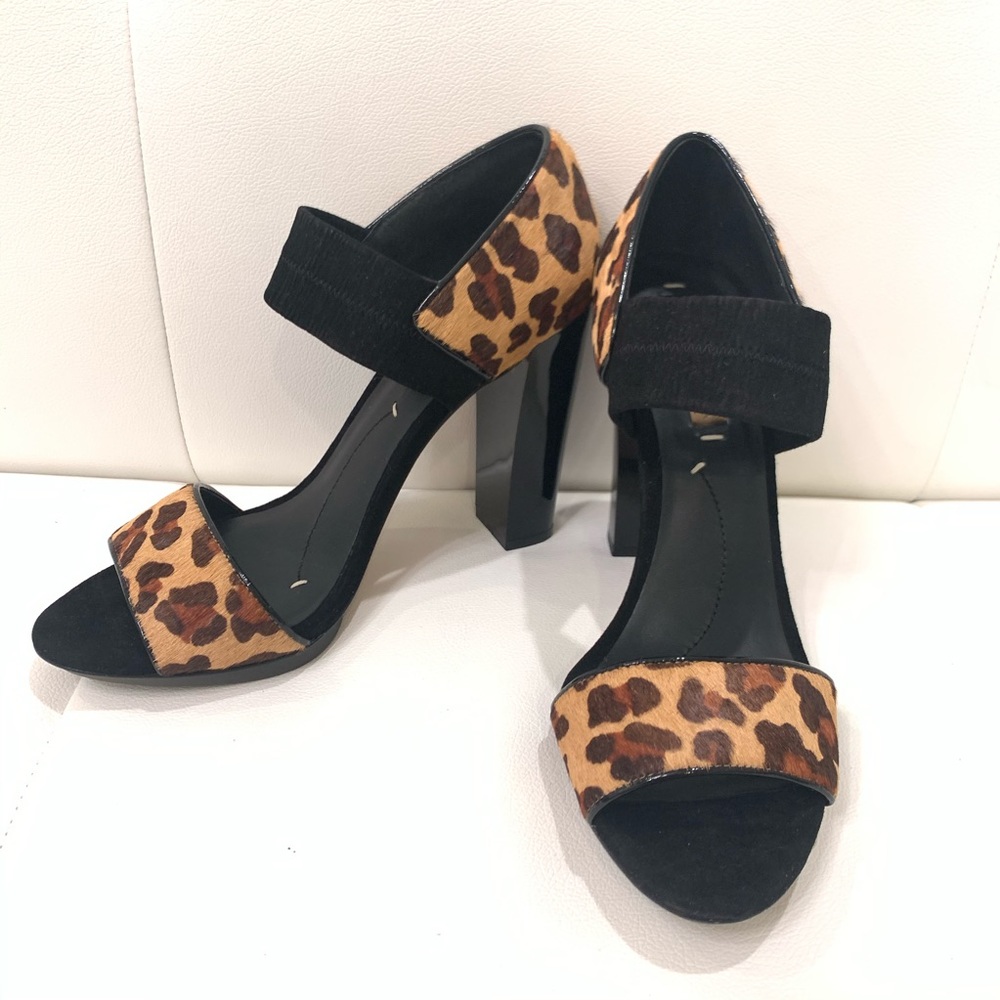 BCBG MAXAZRIA Suede Pony Hair Heels Sz 9